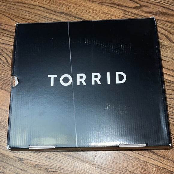 Torrid Boots NWT Black Sweater Trimmed Knee High Slouch Boot 7W - Picture 13 of 13